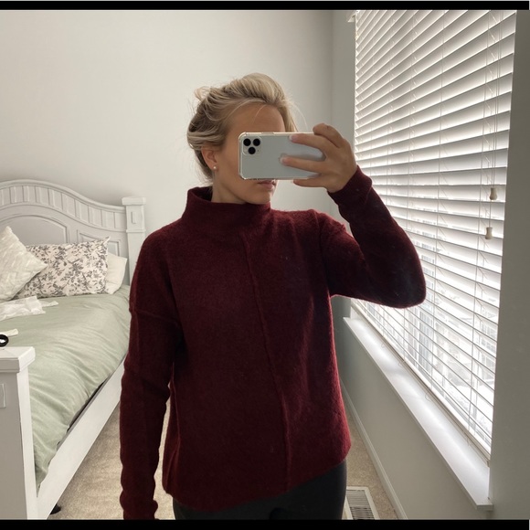 Universal thread red sweater - Picture 2 of 7